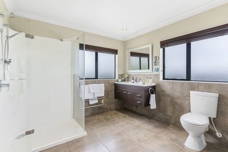 Photo of property in 47 Kittiwake Drive, Schnapper Rock, Auckland, 0632