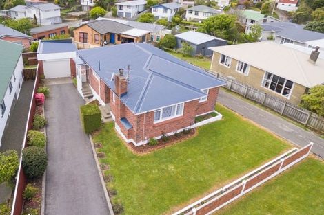 Photo of property in 32 Bracken Road, Paparangi, Wellington, 6037