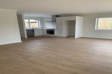 Photo of property in 24 Rewarewa Road, Te Atatu Peninsula, Auckland, 0610