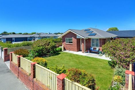 Photo of property in 27 Saltaire Street, North New Brighton, Christchurch, 8083