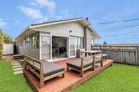 Photo of property in 1/16 Stanley Road, Glenfield, Auckland, 0629