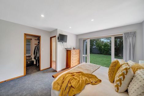 Photo of property in 6 Somerton Rise, Westmorland, Christchurch, 8025