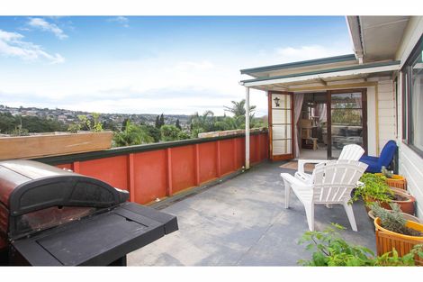 Photo of property in 1/52 Pupuke Road, Hillcrest, Auckland, 0627