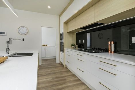 Photo of property in 14 Sauterne Road, Kumeu, 0810