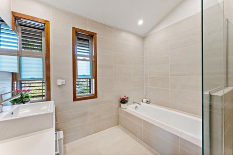 Photo of property in 18a Tiri Road, Milford, Auckland, 0620