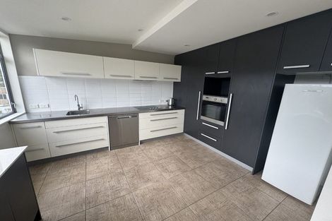 Photo of property in 22 Tiketike Way, Brooklyn, Wellington, 6021