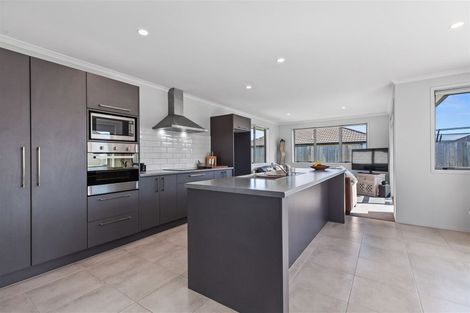 Photo of property in 10 Oka Street, Papamoa Beach, Papamoa, 3118