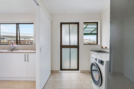 Photo of property in 7 Cargill Grove, Kelvin Grove, Palmerston North, 4414