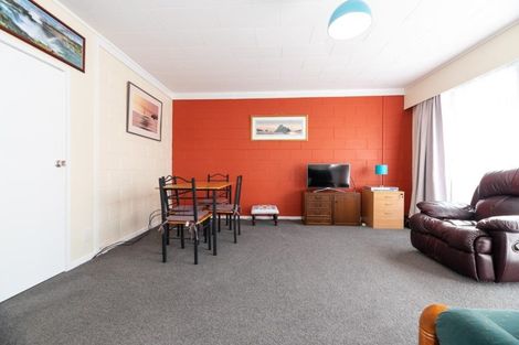 Photo of property in 2/27 Spence Road, Henderson, Auckland, 0612