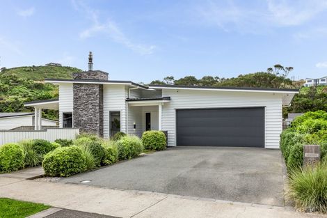 Photo of property in 28 Banks Boulevard, Whitby, Porirua, 5024