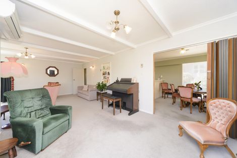 Photo of property in 77 Wikiriwhi Crescent, Awapuni, Palmerston North, 4412