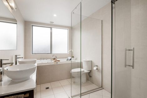 Photo of property in 14 Ilam Lane, Fairview Heights, Auckland, 0632