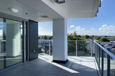 Photo of property in Bella Vista, 3d/84 Gunner Drive, Te Atatu Peninsula, Auckland, 0610