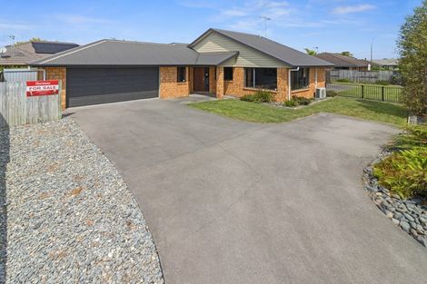 Photo of property in 8 Wakefield Place, Rototuna North, Hamilton, 3210