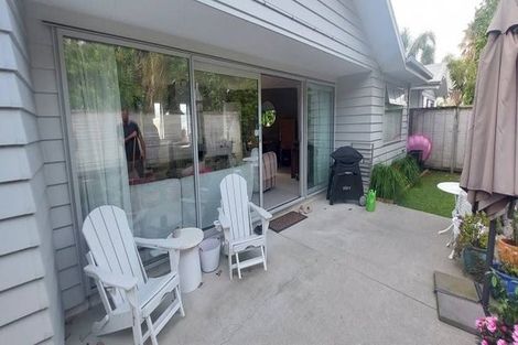Photo of property in 2/925 Whangaparaoa Road, Manly, Whangaparaoa, 0930