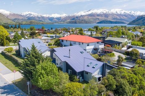 Photo of property in 1 Koru Way, Wanaka, 9305