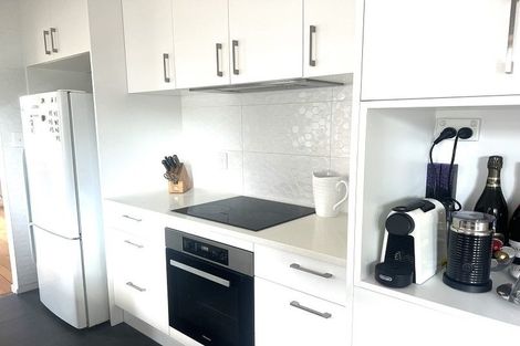 Photo of property in 19 James Evans Drive, Northcote, Auckland, 0627