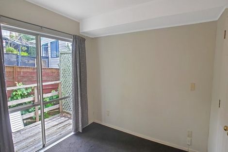 Photo of property in 37 Chatsworth Crescent, Pakuranga Heights, Auckland, 2010