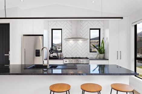 Photo of property in 43 Howden Drive, Jacks Point, 9371