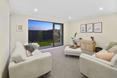 Photo of property in 11 Charles Henry Way, Papakura, 2110