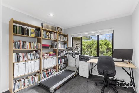 Photo of property in 29 Johnstone Drive, Fitzherbert, Palmerston North, 4410