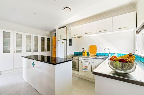 Photo of property in 12 Eastglen Road, Glen Eden, Auckland, 0602