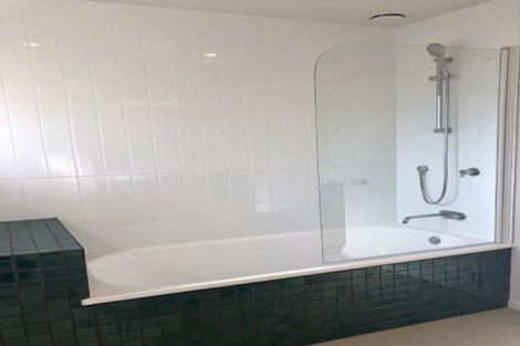 Photo of property in 2/7 Ian Place, Glendene, Auckland, 0602