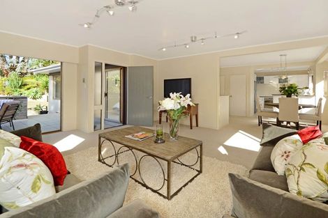 Photo of property in 16 Lake Road, Northcote, Auckland, 0627