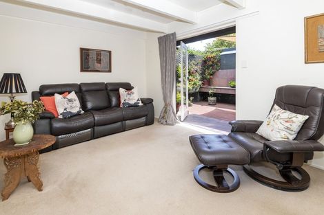 Photo of property in 130 Fisher Parade, Sunnyhills, Auckland, 2010