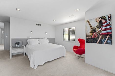 Photo of property in 10a Eastcliffe Road, Castor Bay, Auckland, 0620