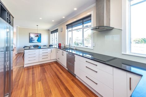 Photo of property in 2 Kapiti Terrace, Castlecliff, Whanganui, 4501