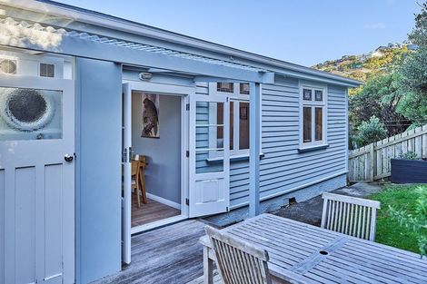 Photo of property in 10 Helen Street, Brooklyn, Wellington, 6021