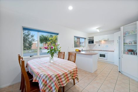 Photo of property in 17 Greenberry Drive, Ranui, Auckland, 0612