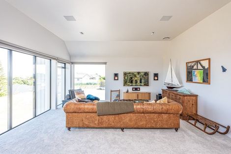 Photo of property in 24 Golf Vue Place, Castlecliff, Whanganui, 4501