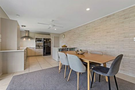 Photo of property in 2/160 Stapleford Crescent, Browns Bay, Auckland, 0630