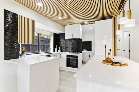 Photo of property in 1/49 Larne Avenue, Pakuranga Heights, Auckland, 2010