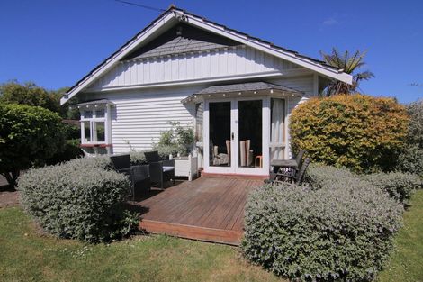 Photo of property in 82 Avonhead Road, Avonhead, Christchurch, 8042