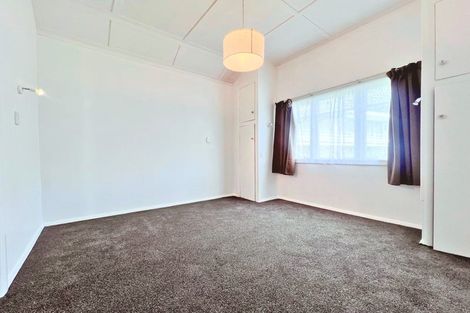 Photo of property in 1 Titahi Bay Road, Porirua City Centre, Porirua, 5022