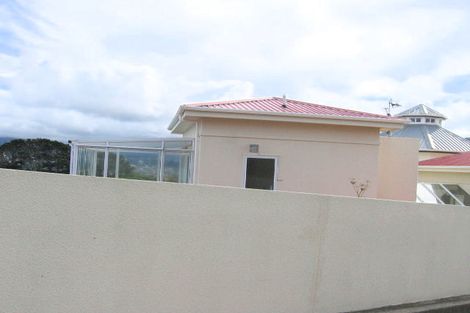 Photo of property in 4 Paratu Way, Strathmore Park, Wellington, 6022