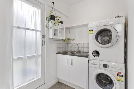 Photo of property in 5/162 Onewa Road, Northcote, Auckland, 0627