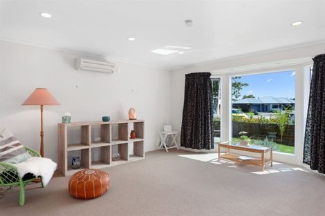 Photo of property in 33 Edgewater Grove, Whakatane, 3120