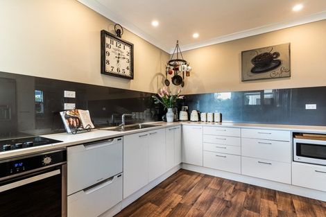 Photo of property in 15 Swansea Street, Hokowhitu, Palmerston North, 4410