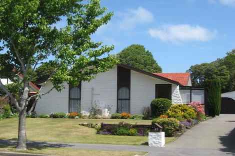 Photo of property in 35 Karnak Crescent, Russley, Christchurch, 8042