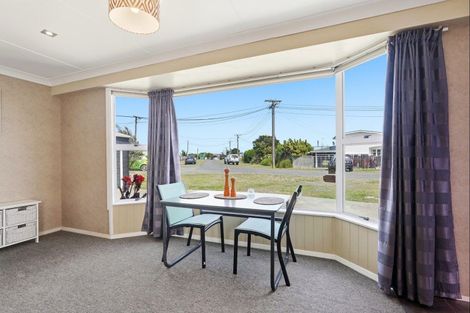Photo of property in 10 Andresen Street, Foxton Beach, Foxton, 4815