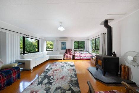 Photo of property in 215 Kaipara Road, Papakura, 2582