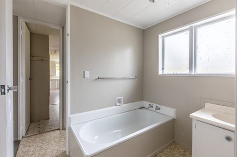 Photo of property in Ex Awariki School, 667 Mangahei Road, Te Uri, Dannevirke, 4973