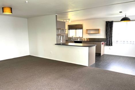 Photo of property in 32 Roick Parade, Glen Eden, Auckland, 0602