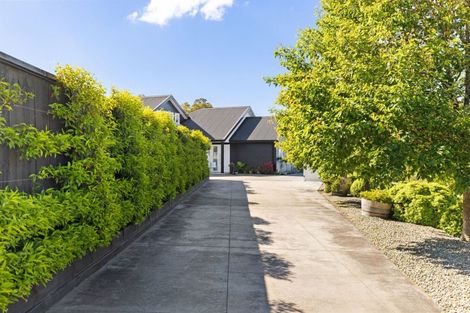Photo of property in 51 Coutts Way, Fitzherbert, Palmerston North, 4410