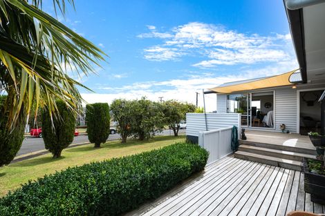 Photo of property in 6 Boler Place, New Lynn, Auckland, 0600