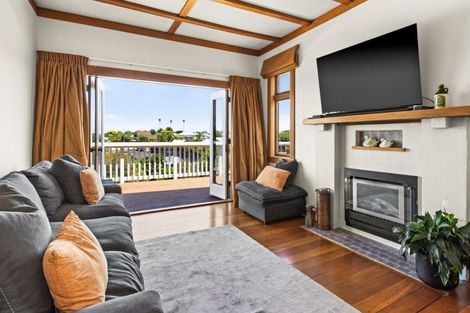 Photo of property in 6 Harvey Road, Bluff Hill, Napier, 4110